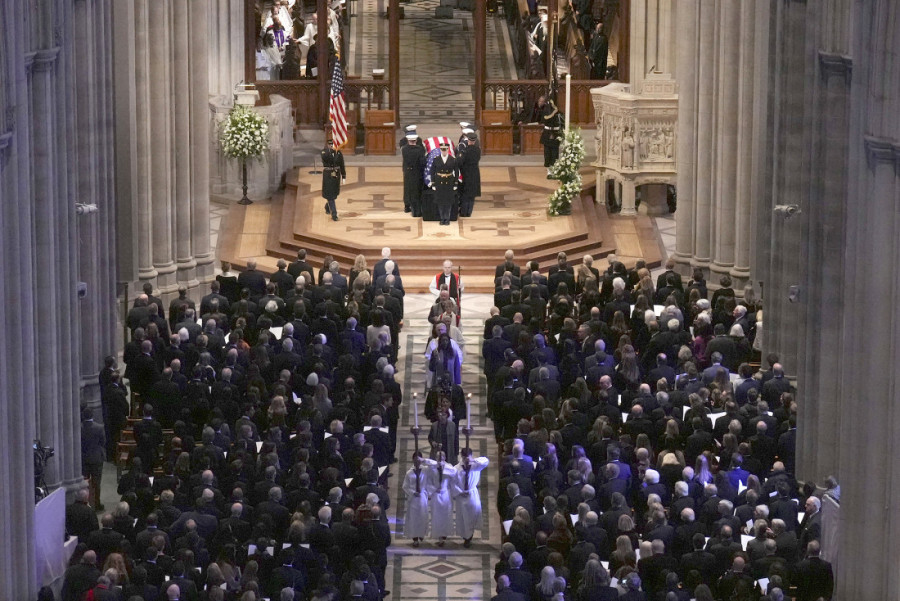 Istorijski trenutak u Vašingtonu: Pet živih predsednika SAD zajedno na sahrani Džimija Kartera (FOTO)