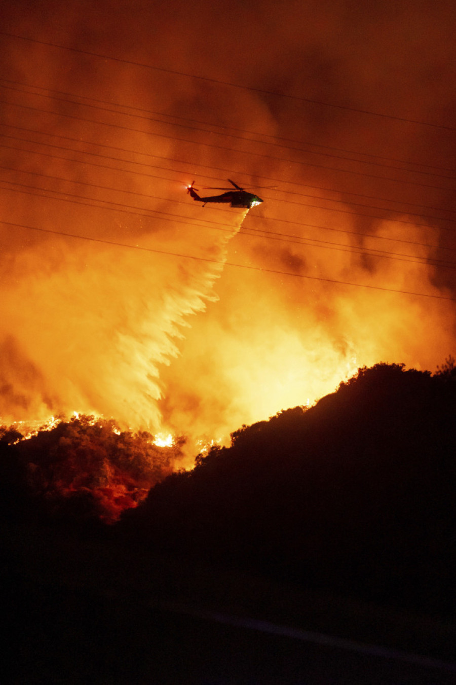 Los Anđeles i dalje u plamenu! Raste broj mrtvih, više od 300.000 ljudi evakuisano - proglašena vanredna situacija (FOTO)