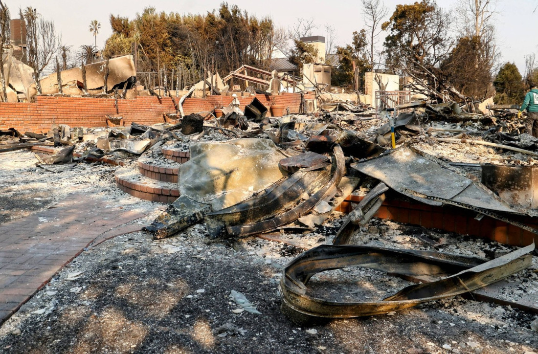 Izgorela kuća Entonija Hopkinsa: Oglasio se i glumac, evo šta je poručio svima (FOTO)