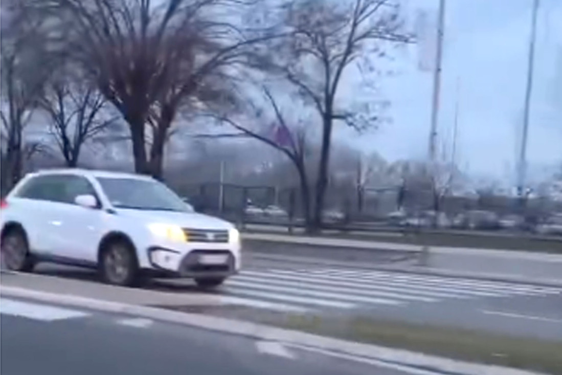 Sekunde do tragedije: "Folksvagen" jurio u kontra smeru između Niša i Vranja (VIDEO)