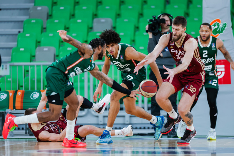 Panteri nemoćni u Ljubljani! Hajlajtsi ubedljive pobede Cedevita Olimpije u FULL HD! (VIDEO)