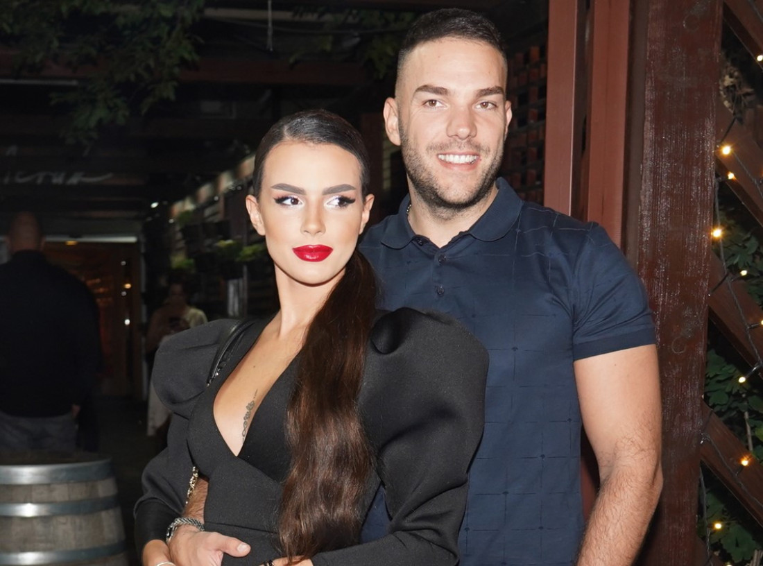 Pao vreli poljubac! Anita Stanojlović u vezi sa poznatim voditeljem (FOTO)