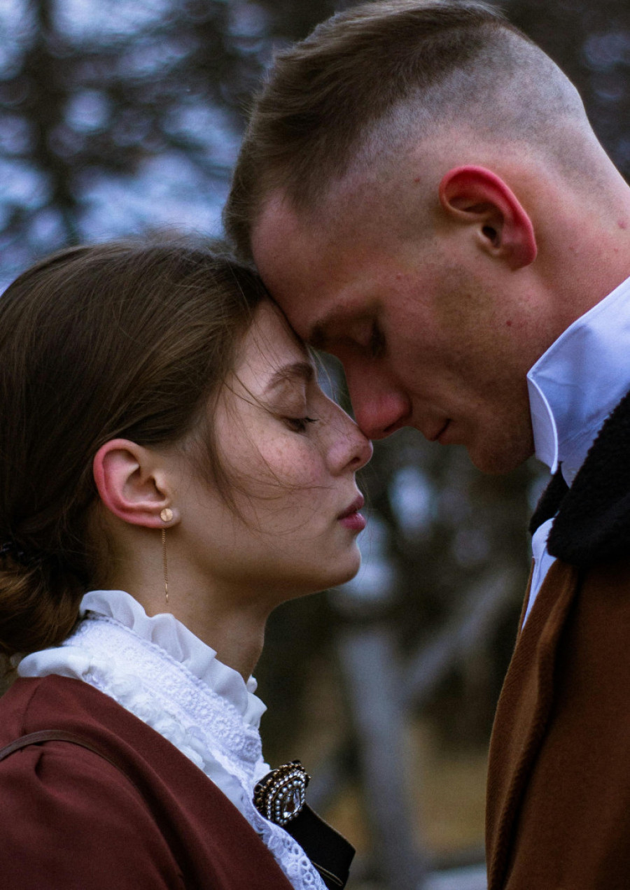 Ljubavni horoskop od 13. do 19. januara: Blizanci će se suočiti s emotivnim dilemama, dok će Jarčevi ojačati svoj odnos sa partnerom