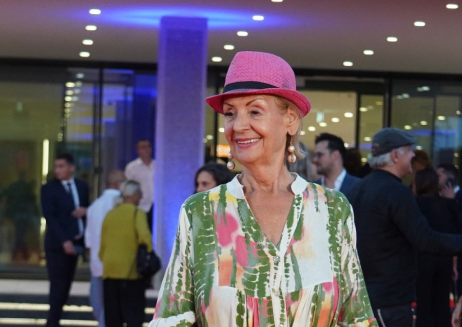 "Ne trčimo mi u krevet!" Lepa Lukić (85) progovorila o novom dečku, evo koliko je on stariji od pevačice