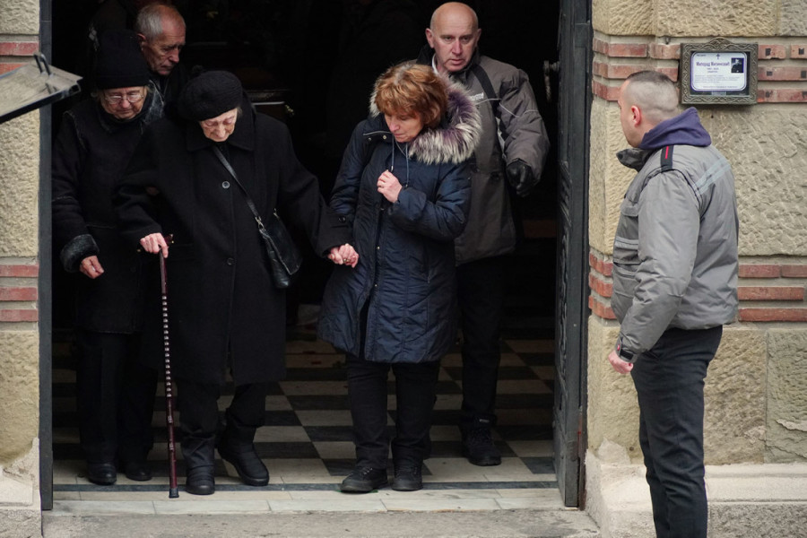 Sahranjen Milorad Milinković: Tuga i jecaji odzvanjali grobljem! (FOTO/VIDEO)