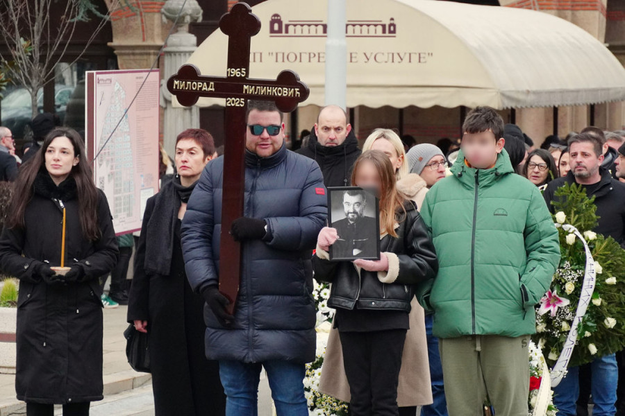 Sahranjen Milorad Milinković: Tuga i jecaji odzvanjali grobljem! (FOTO/VIDEO)