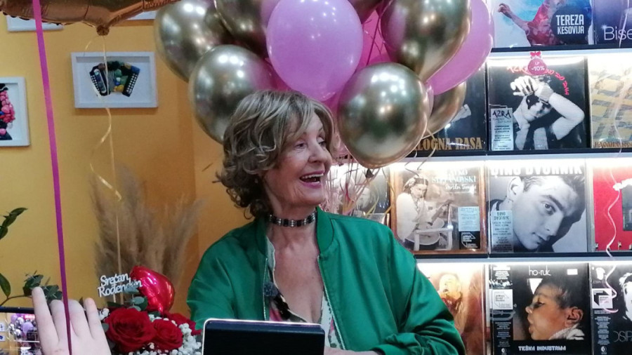 "Majka je htela da me abortira!" Lepa Lukić priznala: Nije zaslužila nijedan dinar!