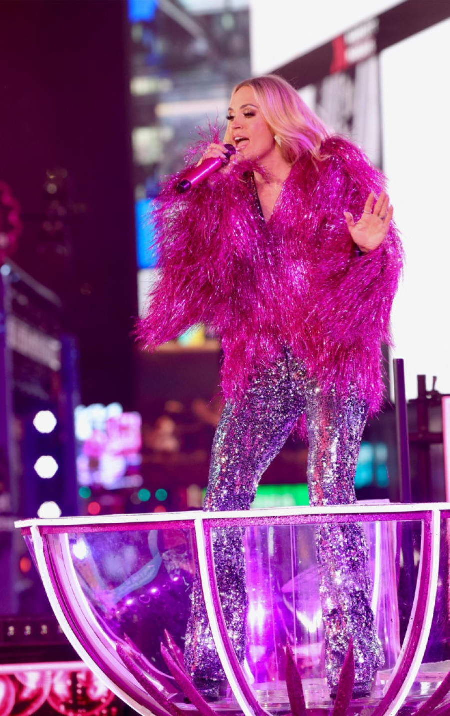 Proslavila se u takmičenju, pa pevala na inauguraciji Trampu: Sad će menjati poznatu koleginicu, evo i kako!