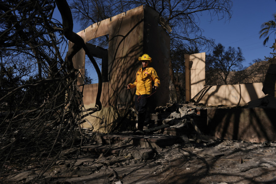 Los Anđeles u "crvenom"! Na snazi nova upozorenja zbog jakih vetrova i širenja požara (FOTO)