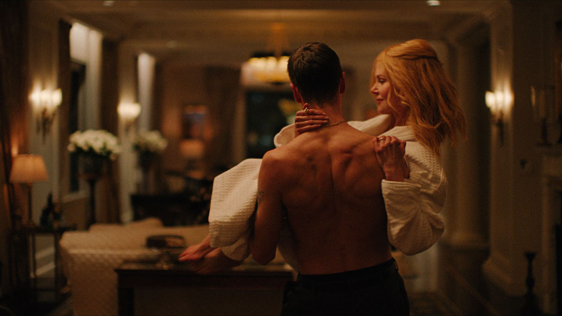 Harisu Dikinsonu se nakon filma "Babygirl" dešavaju bizarne stvari: Šokantan razgovor sa starijom ženom (FOTO/VIDEO)