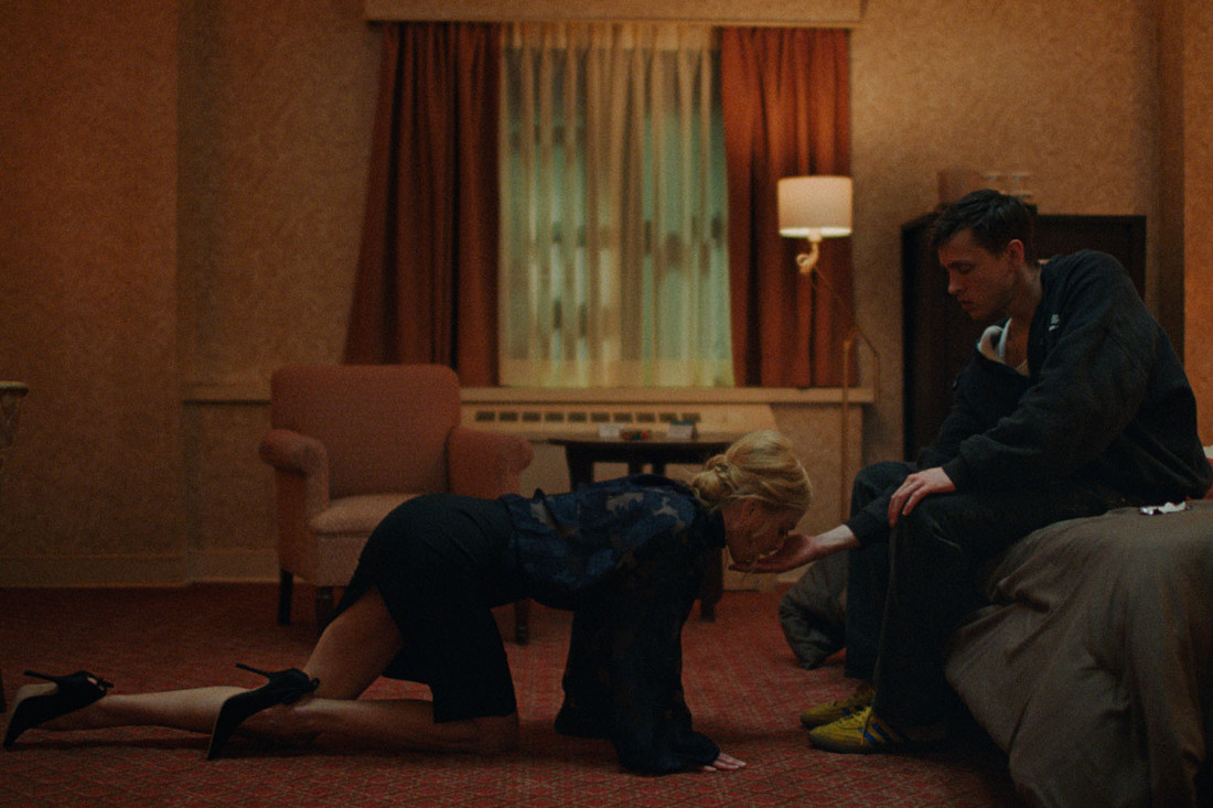 Harisu Dikinsonu se nakon filma "Babygirl" dešavaju bizarne stvari: Šokantan razgovor sa starijom ženom (FOTO/VIDEO)