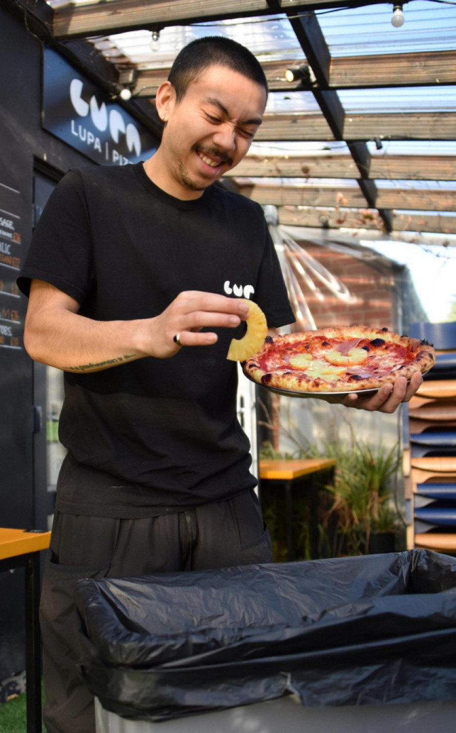 Može li paprenije? Ljubitelji ananasa moraće skupo da plate kontroverzni dodatak na pici (FOTO)