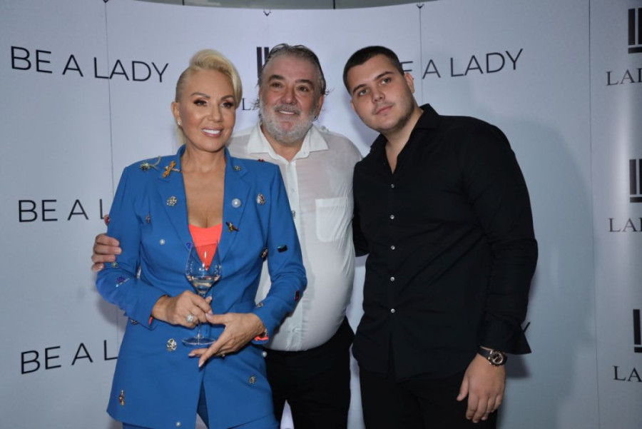 "Napravila sam velike promene" Lepa Brena karijeru poverila sinu Viktoru