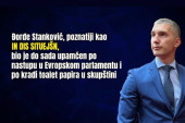 Proslavio se po krađi toalet-papira: Stanković će od danas biti upamćen kao prvi poslanik koji otima mikrofon novinarima (VIDEO)