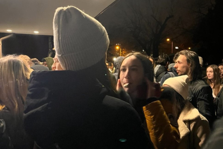 MUP Srbije o napadu na novinarku i snimatelja N1: Policijski službenici odmah reagovali i preduzeli sve zakonom propisane mere