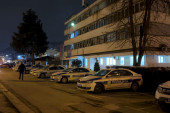 Drama u Novom Pazaru! Mladić izboden ispred policijske stanice (FOTO)