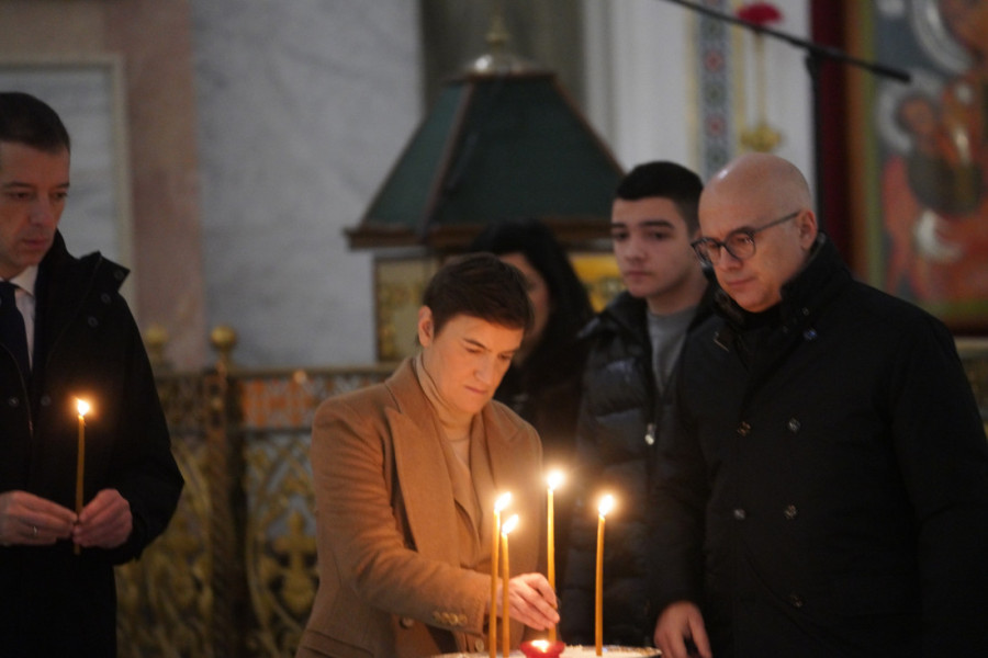 Pomen za Olivera: U Hramu Svetog Save počast odali Vučević, Ana Brnabić i Marko Đurić (FOTO)