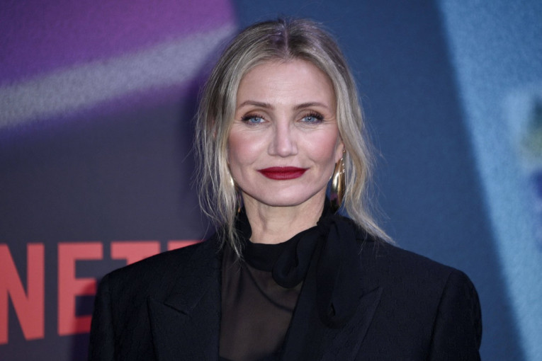 Posle 10 godina penzije, Kameron Dijaz ipak na premijeri: Umesto klasike, odabrala komad koji Srpkinje obožavaju