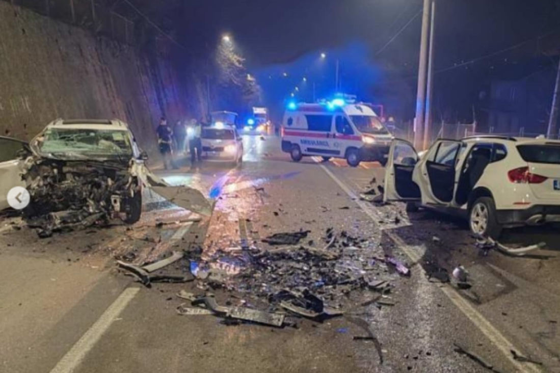 Teška nesreća na Šabačkom putu: Automobili smrskani, srča po putu (FOTO)