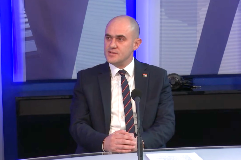 Hrvatski ministar pucao u naseljenom mestu: Oglasila se policija posle šokantnog snimka