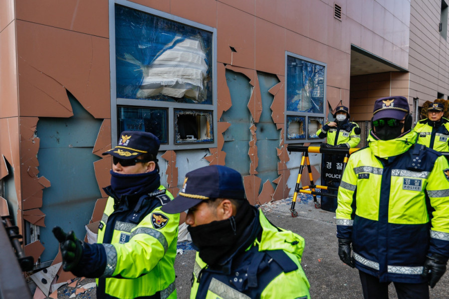 Jun u samici dok policija pretresa predsedničke kancelarije! Tenzije u Južnoj Koreji ne jenjavaju