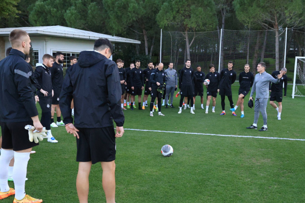 Partizanov trener napravio prvi veliki rez! Blagojević precrtao petoricu – evo ko je postao višak u Humskoj!