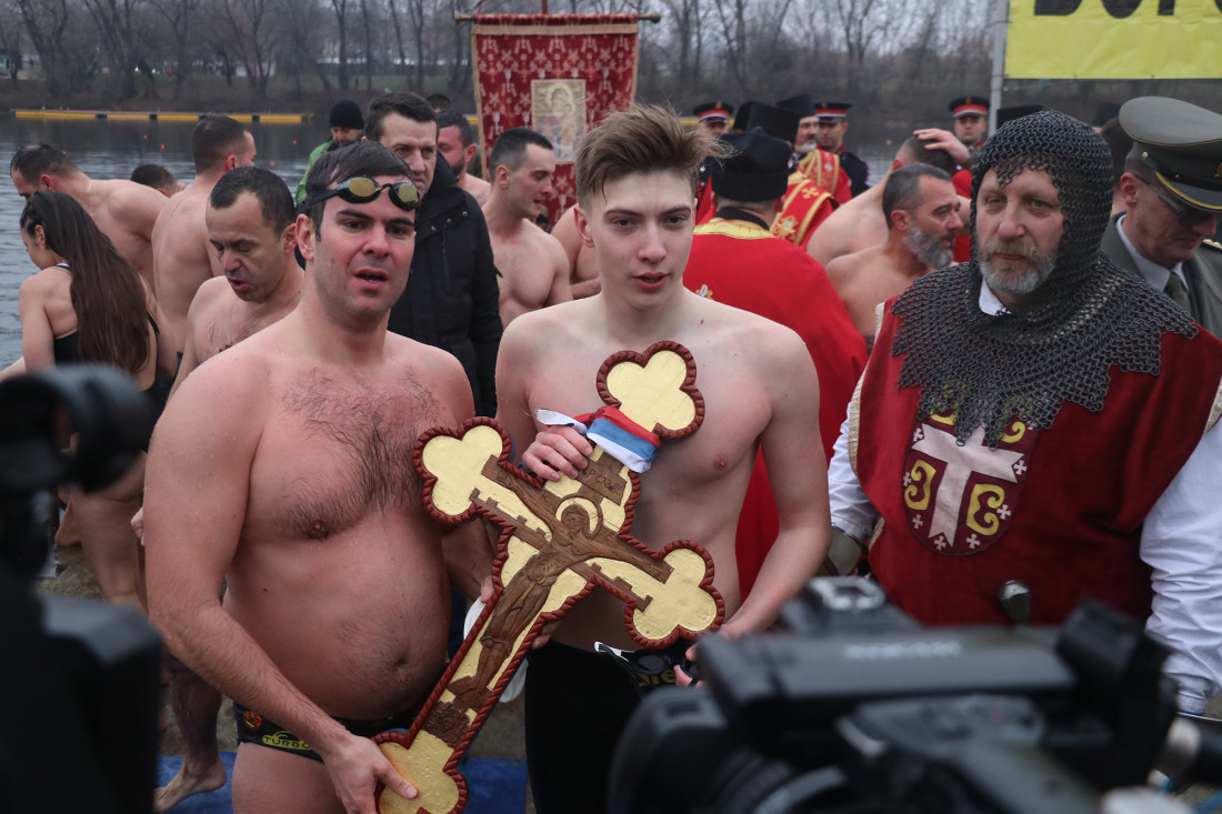 Održano plivanje za Časni krst na Adi Ciganliji (FOTO)