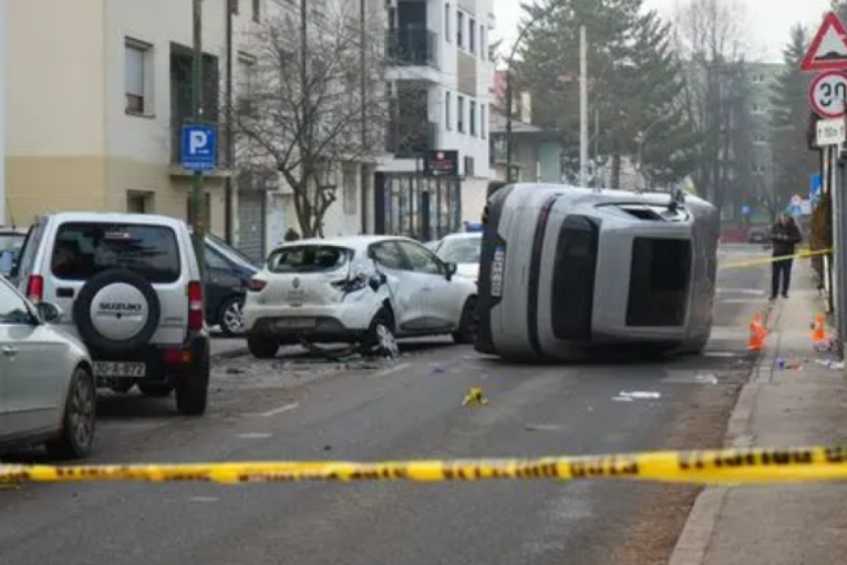 Pucnjava na Ilidži! Ranjeni muškarac (44), prevrnut "porše" stoji na ulici, potraga za napadačem u toku!