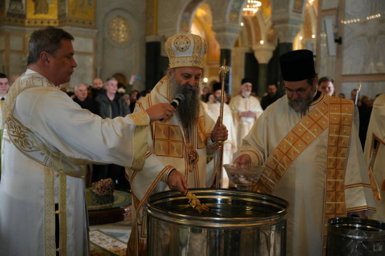 Patrijarh Porfirije služio liturgiju u Crkvi Svete Trojice na Vračaru