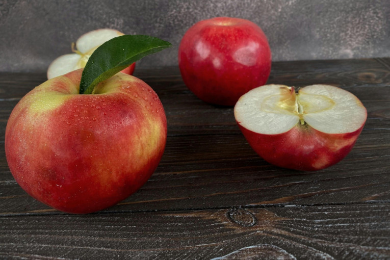 Ne bacajte jabuke! Naučite kako da ih zamrznete i sačuvate za neki ukusan kompot ili pitu