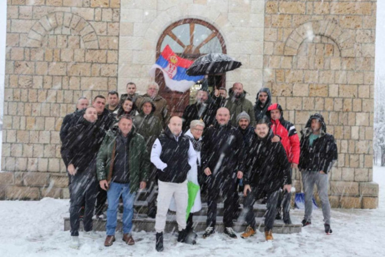Hrabri Mitar krenuo po mećavi da pomogne deci sa Kosova i Metohije! Neka ne bude sam na tom putu! (FOTO/VIDEO)