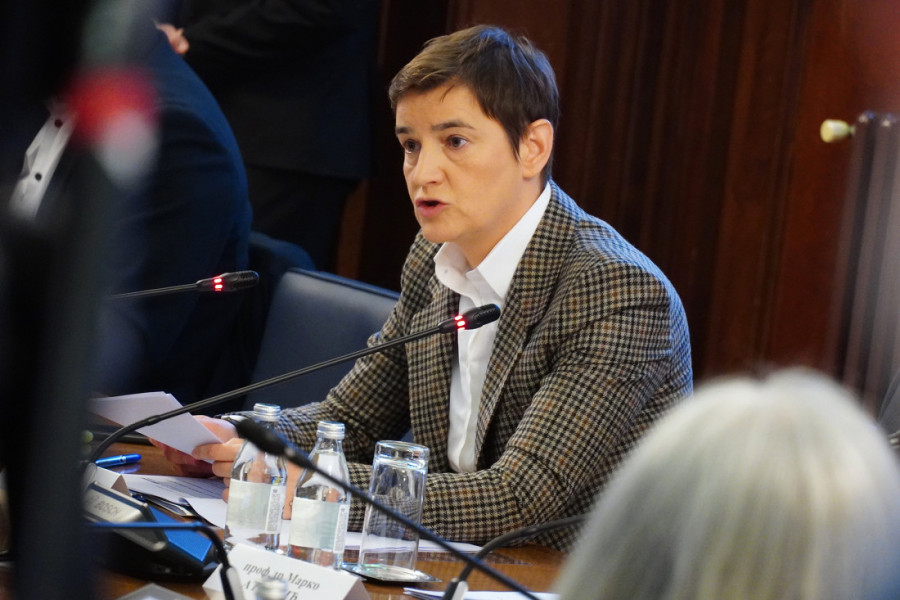 Brnabić o kolektivnom ugovoru: Početna plata prosvetara nikad više ispod republičkog proseka!