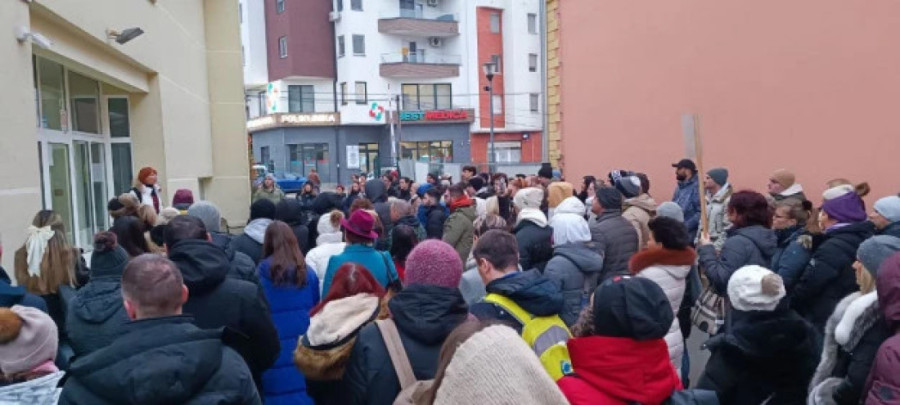 Uprkos žestokim pritiscima, drugo polugodište počelo po planu: Deca moraju da imaju nastavu, a interes učenika mora da bude na prvom mestu