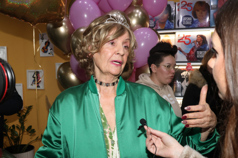 Lepa Lukić nakon 50 godina ponovo u ljubavi, a njega je zatekla sa ljubavnicom: Oterala sam je napolje!