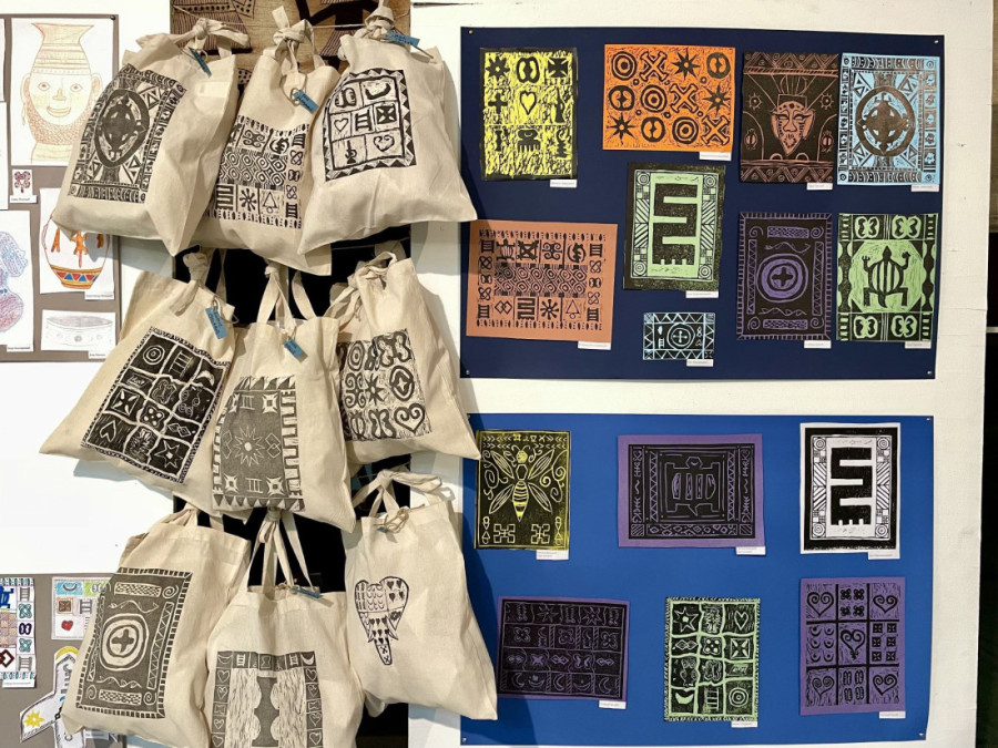 Upoznajte "Boje Afrike": Izložba unikatnih radova kreativnih srednjoškolaca (FOTO)