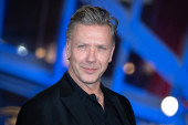 Slavni švedski glumac Mikael Persbrandt u srpskoj seriji "Otmica" igra zastrašujuć lik zbog kog je uradio nešto neverovatno (FOTO)