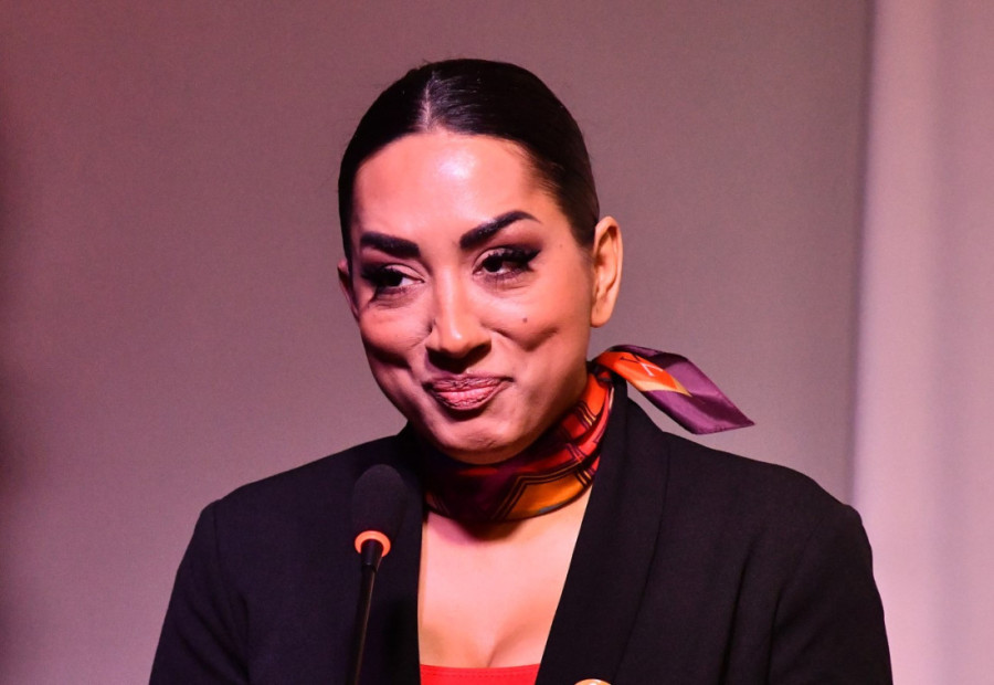 Sestra Nadice Ademov je pevačica i takmiči se na PZE! Ovo niko nije znao, obe su ćutale godinama