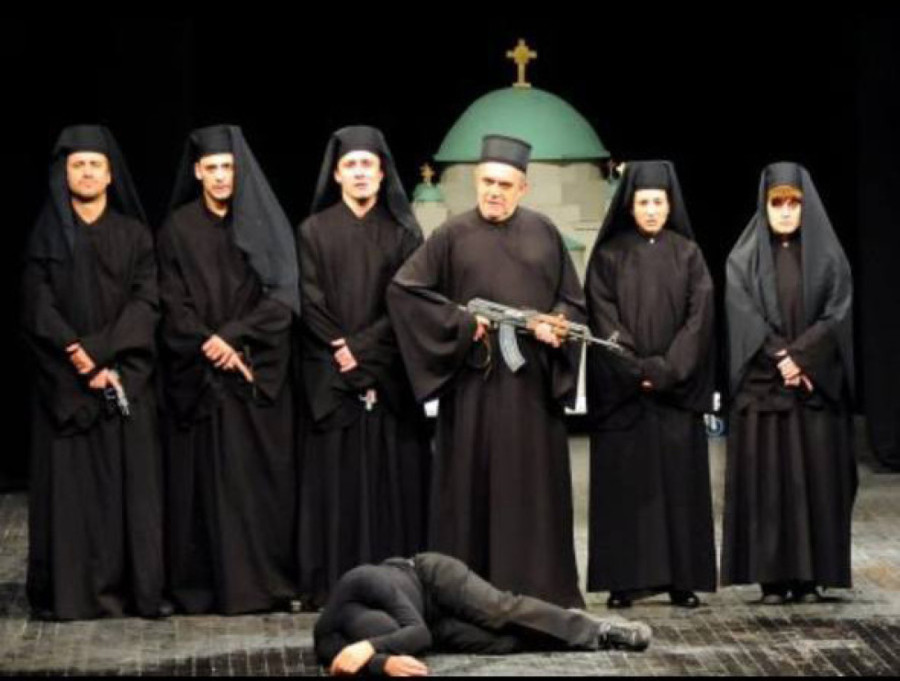 Glumica povraća po zastavi Srbije! Skandal tokom blokada fakulteta! Antisrpski sadržaji prikazani na FON-u, FPN-u i Pravnom! (FOTO/VIDEO)