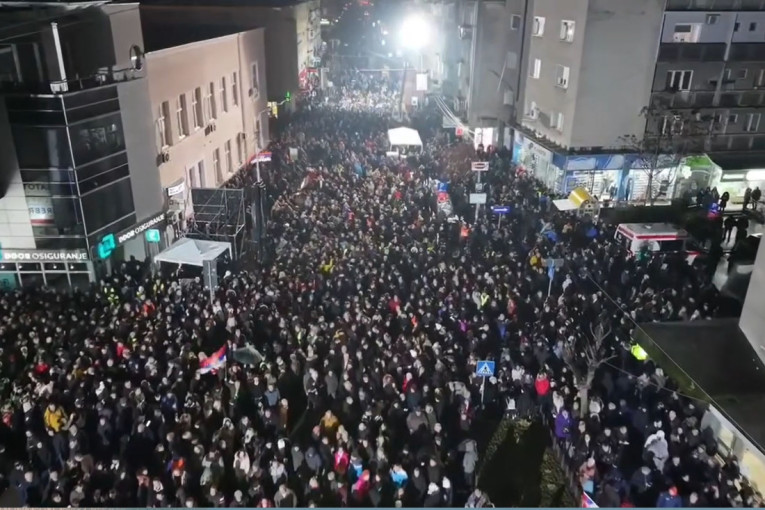 Srpski domaćini i poljoprivrednici došli u Jagodinu da čvrsto podrže predsednika Vučića!