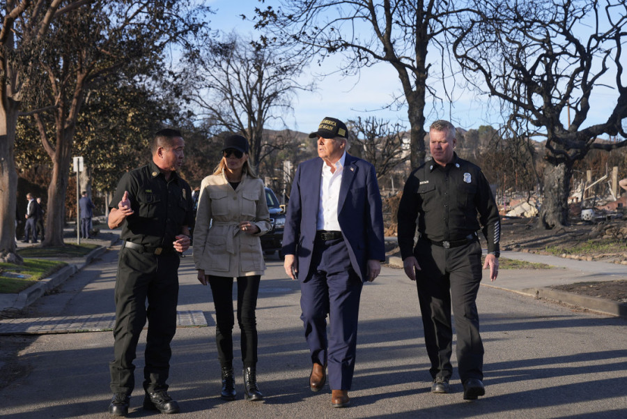 "Problem će biti rešen"! Tramp posetio Los Anđeles i obišao područja pogođena požarom