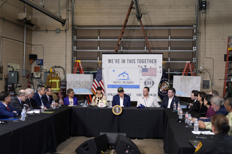 "Problem će biti rešen"! Tramp posetio Los Anđeles i obišao područja pogođena požarom