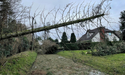 Pet osoba povređeno u stravičnoj oluji koja je pogodila Kataloniju: Zatvorene škole i univerziteti, otkazani brojni letovi (FOTO)