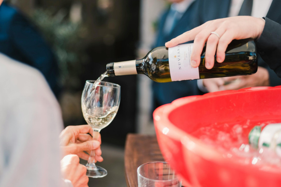 Vino je više od izbora - to je strateški potez: Vešti trikovi restorana zbog kojih ne možete odoleti ovom piću