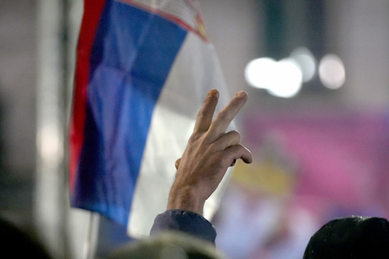 Srbija će videti najveću trobojku 27. juna: Na izradi zastave radilo više desetina ljudi, biće teška jednu tonu