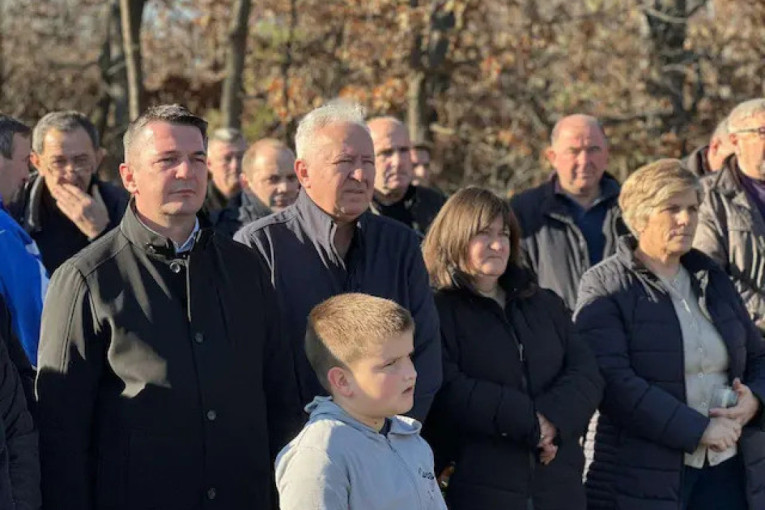 Niti manje crkve, niti većeg imena! Na padinama Suvobora niče nova svetinja: Blagoslov mitropolita Justina i inicijativa poznatog meštanina