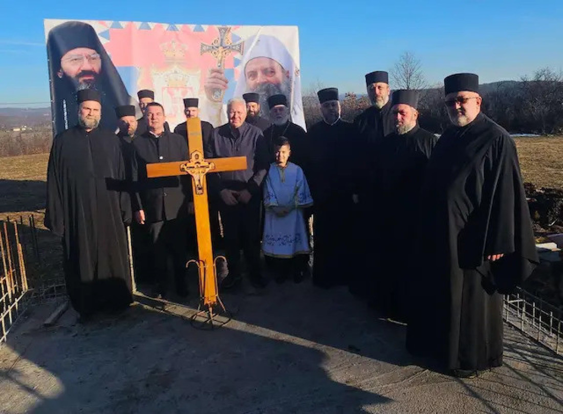Niti manje crkve, niti većeg imena! Na padinama Suvobora niče nova svetinja: Blagoslov mitropolita Justina i inicijativa poznatog meštanina
