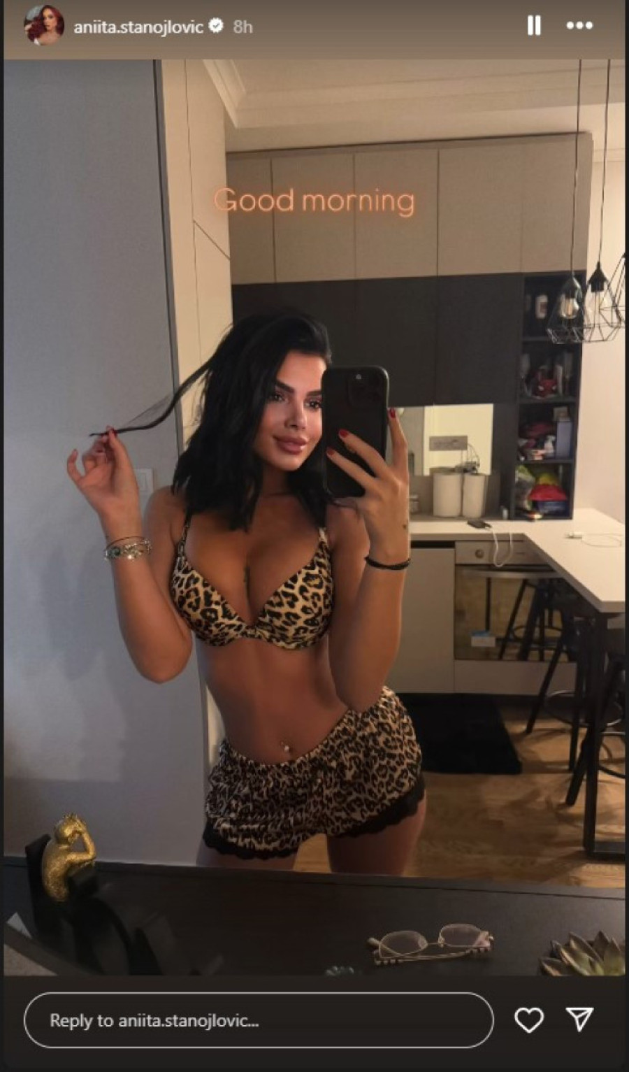 Anita Stanojlović se skinula: U jeku skandala sa Anđelom, pokazala sve atribute! (FOTO)