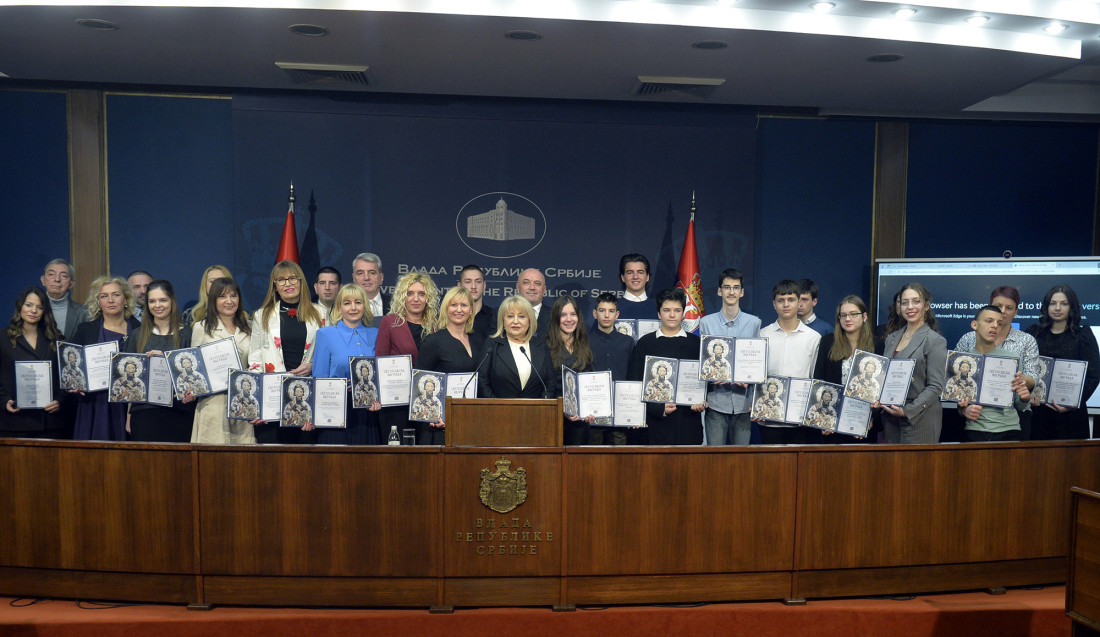 Uručene Svetosavske nagrade: Danas više nego ikad treba da se podsetimo da škola postoji pre svega zbog učenika