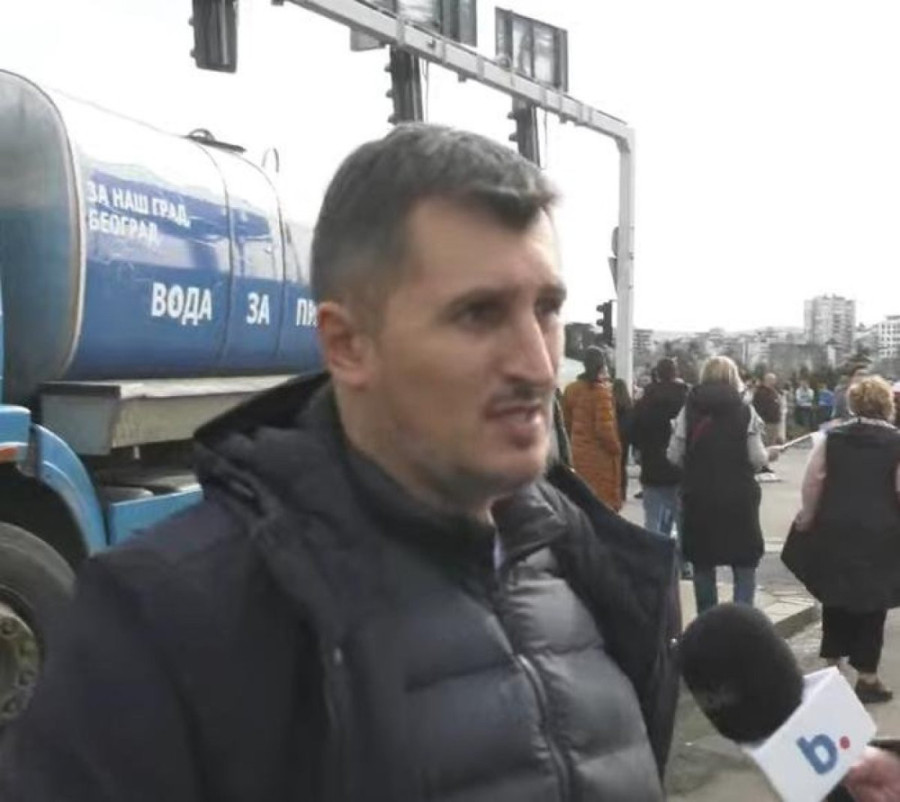 Autokomanda posle 24 sata odblokirana: Studenti prenoćili, nikad ih nije bilo manje nego jutros! (FOTO/VIDEO)