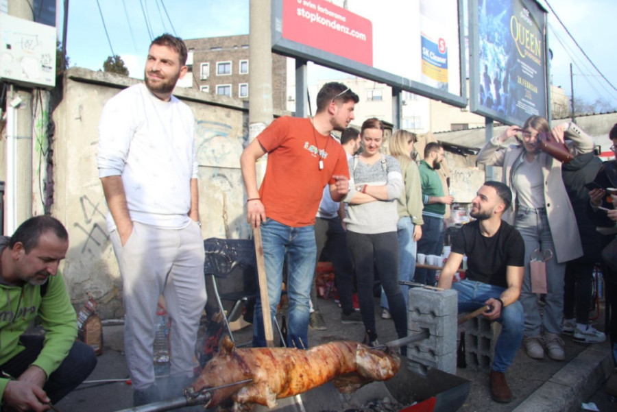 Autokomanda posle 24 sata odblokirana: Studenti prenoćili, nikad ih nije bilo manje nego jutros! (FOTO/VIDEO)